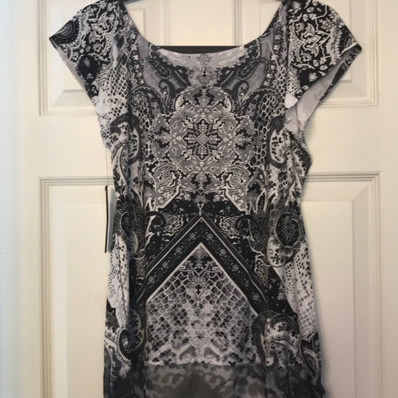 NWT Black and White Patterned Blouse by Apt 9 - Picture 6 of 6